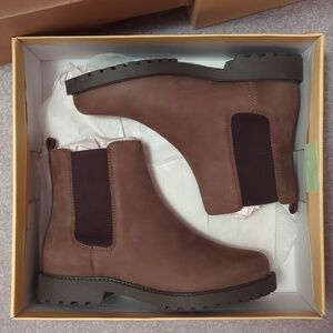 Elegant Brown Chelsea Ankle Boots